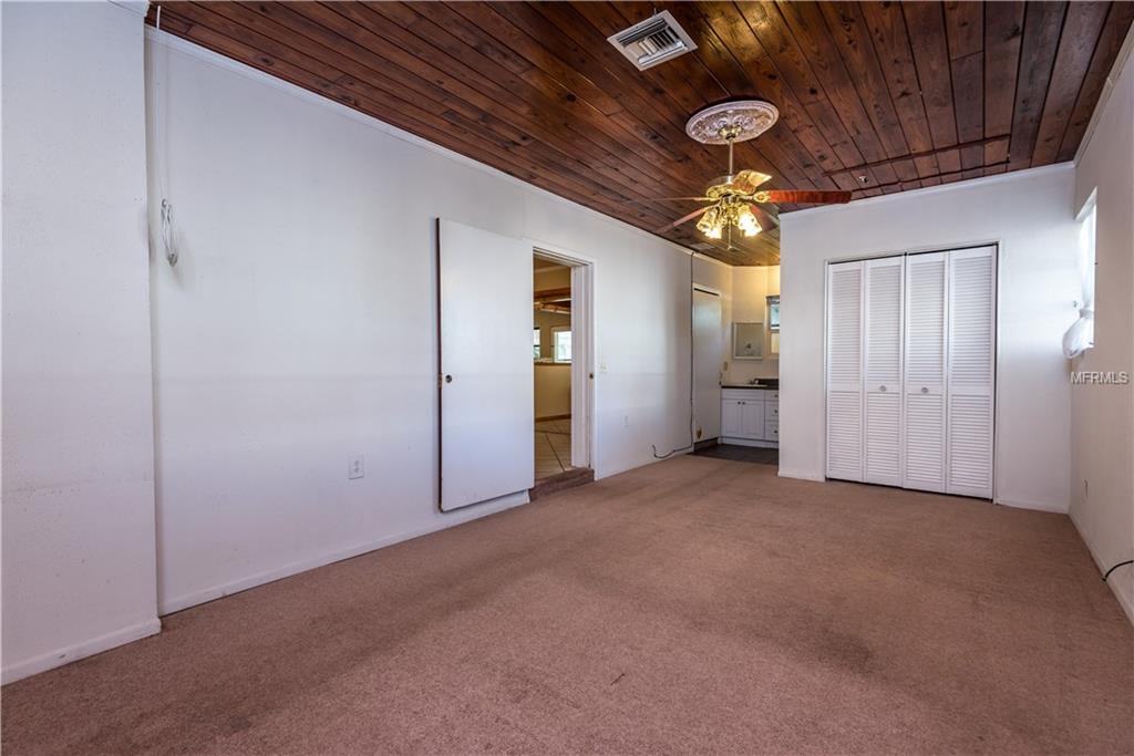 205 N PALM AVENUE, HOWEY IN THE HILLS, Florida 34737, 3 Bedrooms Bedrooms, 6 Rooms Rooms,2 BathroomsBathrooms,Residential,For sale,PALM,G4851781