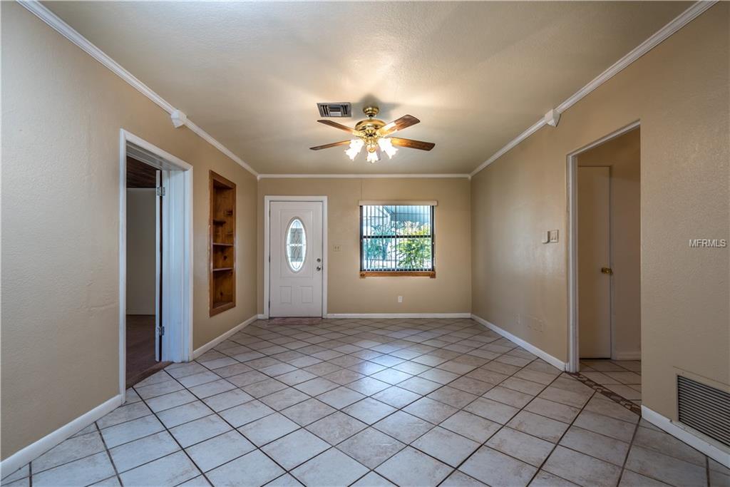 205 N PALM AVENUE, HOWEY IN THE HILLS, Florida 34737, 3 Bedrooms Bedrooms, 6 Rooms Rooms,2 BathroomsBathrooms,Residential,For sale,PALM,G4851781