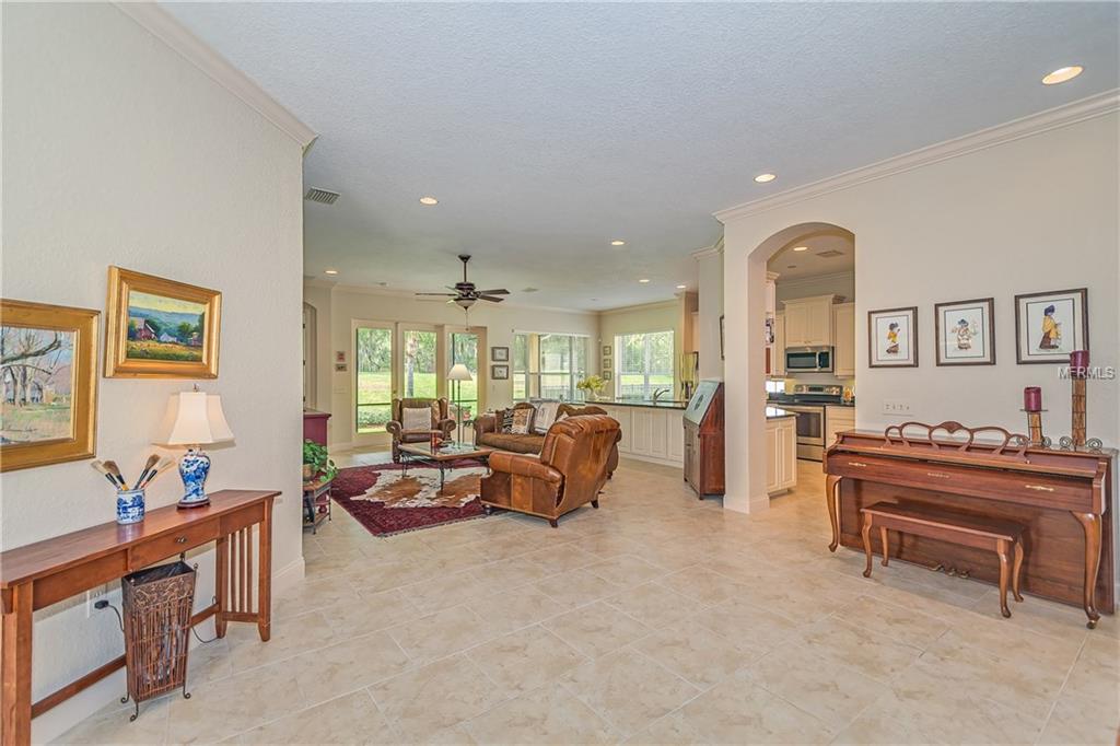 1723 LAUREL GLEN PLACE, LAKELAND, Florida 33803, 3 Bedrooms Bedrooms, 7 Rooms Rooms,2 BathroomsBathrooms,Residential,For sale,LAUREL GLEN,L4721227