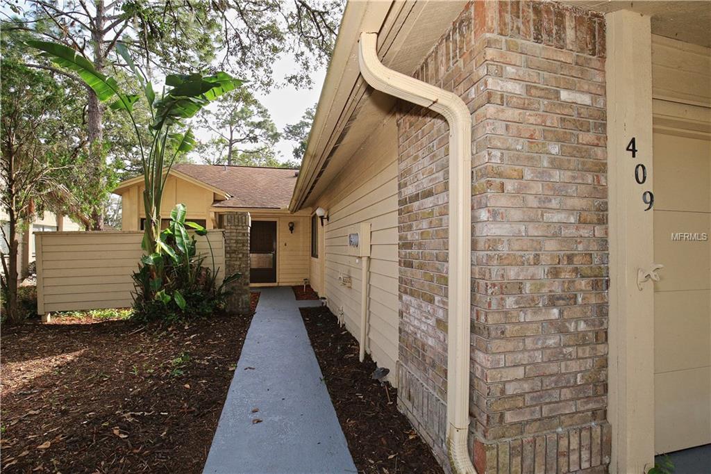 409 EVESHAM PLACE, LONGWOOD, Florida 32779, 2 Bedrooms Bedrooms, 4 Rooms Rooms,2 BathroomsBathrooms,Residential,For sale,EVESHAM,O5541789