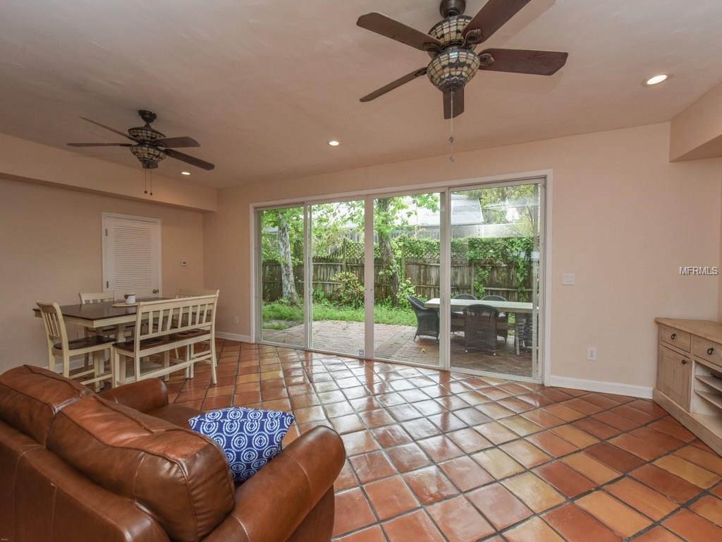 451 ISLAND CIRCLE, SARASOTA, Florida 34242, 3 Bedrooms Bedrooms, 8 Rooms Rooms,3 BathroomsBathrooms,Residential,For sale,ISLAND,A4188795