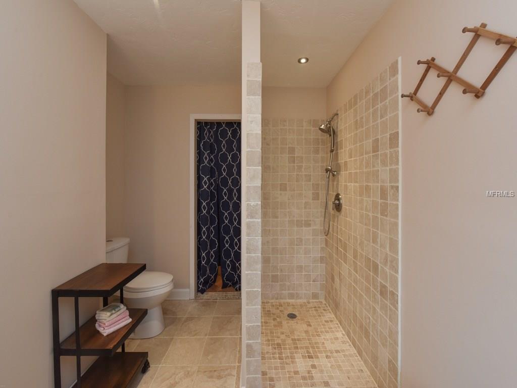 451 ISLAND CIRCLE, SARASOTA, Florida 34242, 3 Bedrooms Bedrooms, 8 Rooms Rooms,3 BathroomsBathrooms,Residential,For sale,ISLAND,A4188795