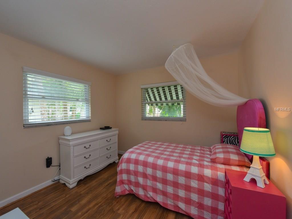 451 ISLAND CIRCLE, SARASOTA, Florida 34242, 3 Bedrooms Bedrooms, 8 Rooms Rooms,3 BathroomsBathrooms,Residential,For sale,ISLAND,A4188795