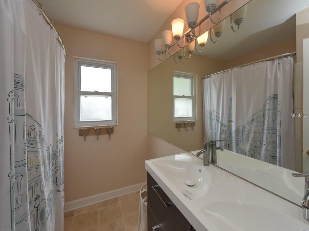 451 ISLAND CIRCLE, SARASOTA, Florida 34242, 3 Bedrooms Bedrooms, 8 Rooms Rooms,3 BathroomsBathrooms,Residential,For sale,ISLAND,A4188795