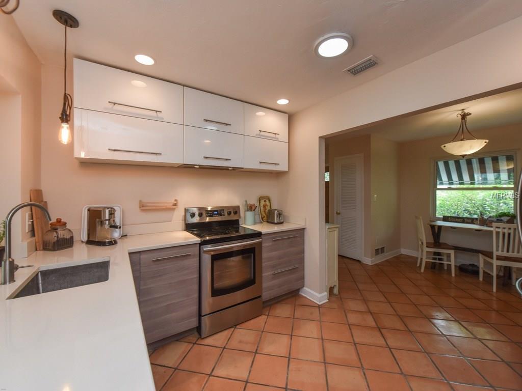 451 ISLAND CIRCLE, SARASOTA, Florida 34242, 3 Bedrooms Bedrooms, 8 Rooms Rooms,3 BathroomsBathrooms,Residential,For sale,ISLAND,A4188795