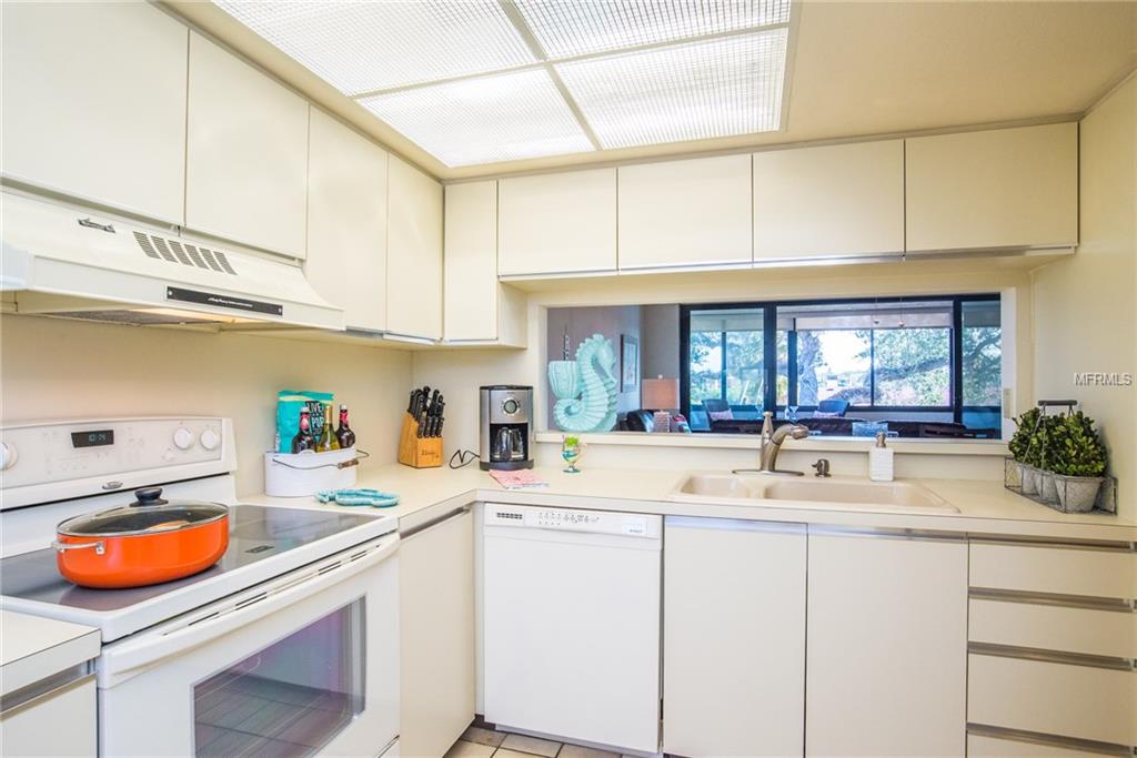 6285 MIDNIGHT PASS ROAD, SARASOTA, Florida 34242, 2 Bedrooms Bedrooms, 5 Rooms Rooms,2 BathroomsBathrooms,Residential,For sale,MIDNIGHT PASS,A4200717