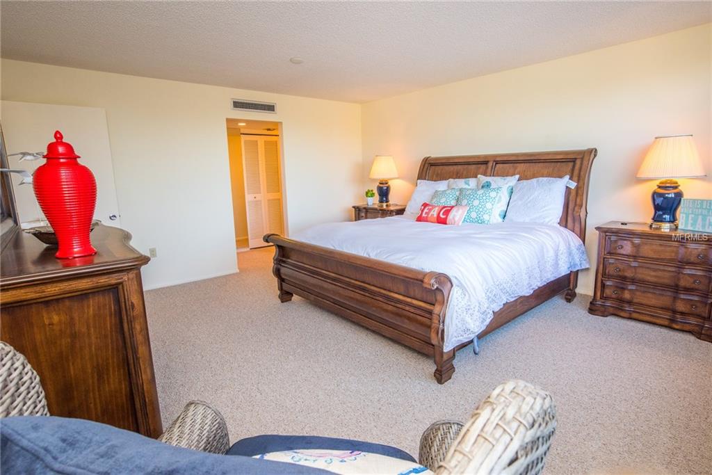 6285 MIDNIGHT PASS ROAD, SARASOTA, Florida 34242, 2 Bedrooms Bedrooms, 5 Rooms Rooms,2 BathroomsBathrooms,Residential,For sale,MIDNIGHT PASS,A4200717