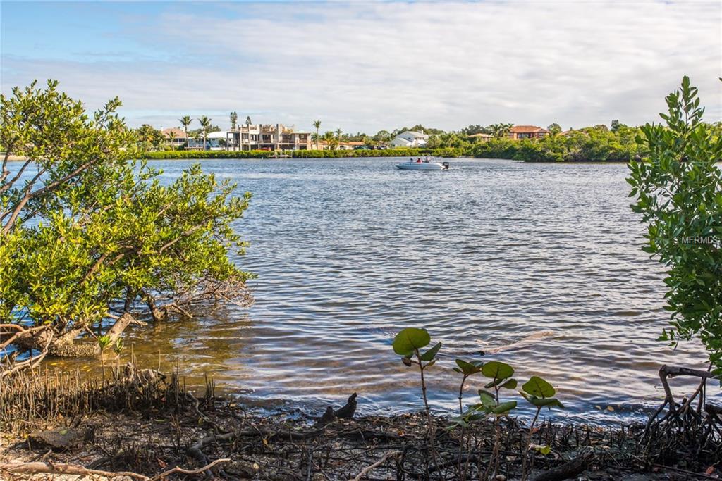 6285 MIDNIGHT PASS ROAD, SARASOTA, Florida 34242, 2 Bedrooms Bedrooms, 5 Rooms Rooms,2 BathroomsBathrooms,Residential,For sale,MIDNIGHT PASS,A4200717