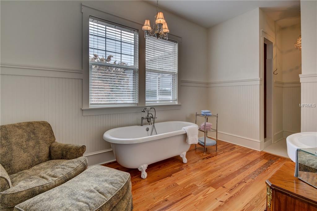 1717 REYNOLDS ROAD, DE LEON SPRINGS, Florida 32130, 3 Bedrooms Bedrooms, 10 Rooms Rooms,3 BathroomsBathrooms,Residential,For sale,REYNOLDS,V4722089