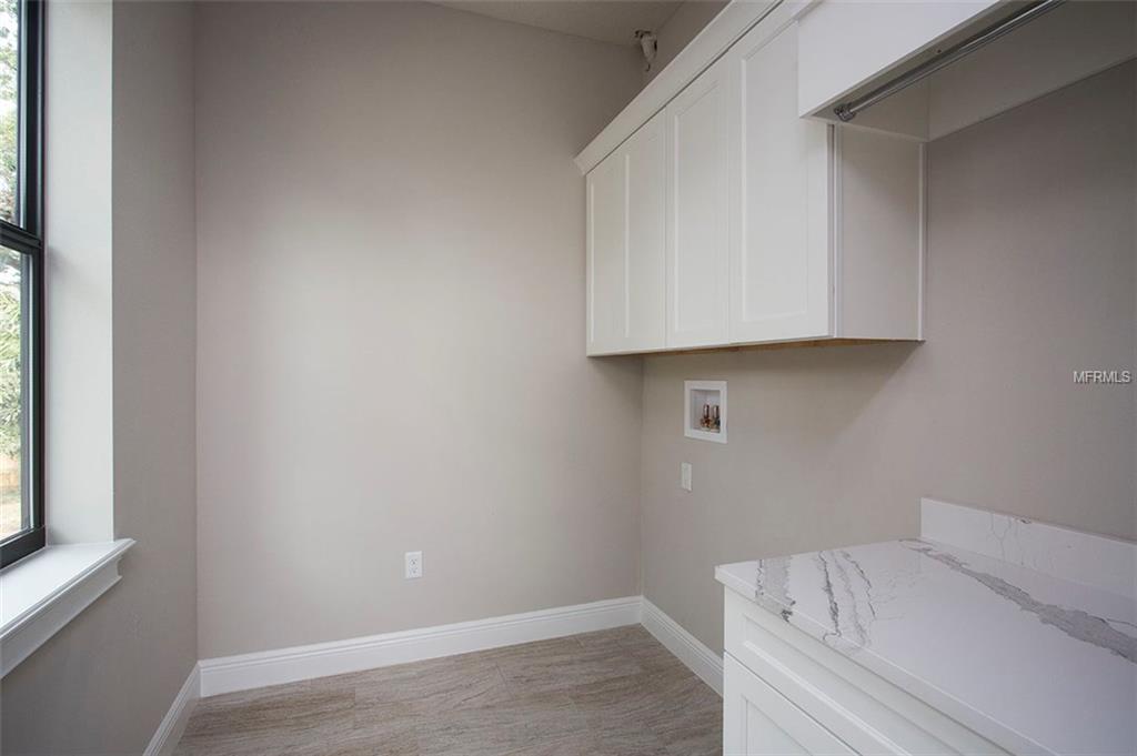 3215 W DE LEON STREET, TAMPA, Florida 33609, 3 Bedrooms Bedrooms, 9 Rooms Rooms,3 BathroomsBathrooms,Residential,For sale,DE LEON,T2912302