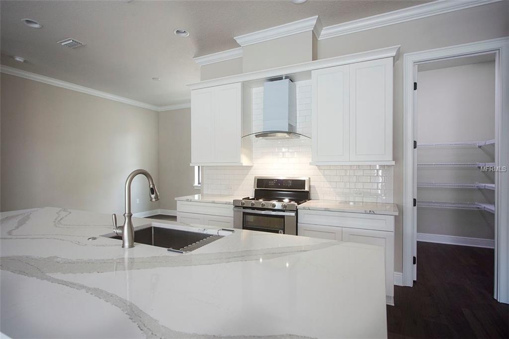 3215 W DE LEON STREET, TAMPA, Florida 33609, 3 Bedrooms Bedrooms, 9 Rooms Rooms,3 BathroomsBathrooms,Residential,For sale,DE LEON,T2912302