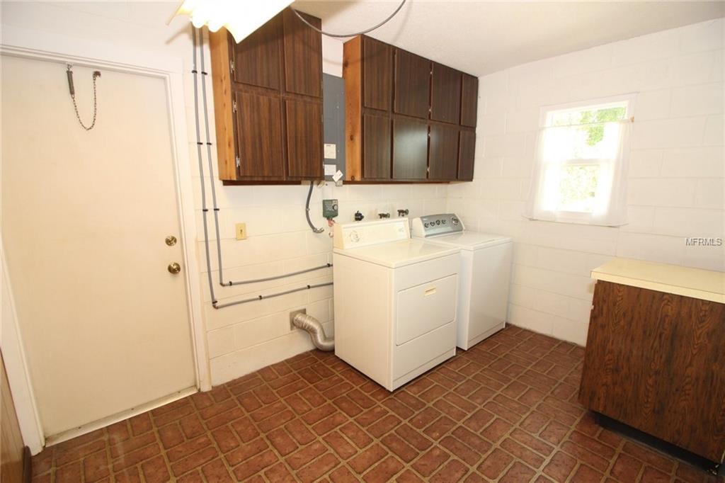 609 PRAIRIE LANE, ALTAMONTE SPRINGS, Florida 32714, 3 Bedrooms Bedrooms, 10 Rooms Rooms,2 BathroomsBathrooms,Residential,For sale,PRAIRIE,O5561189