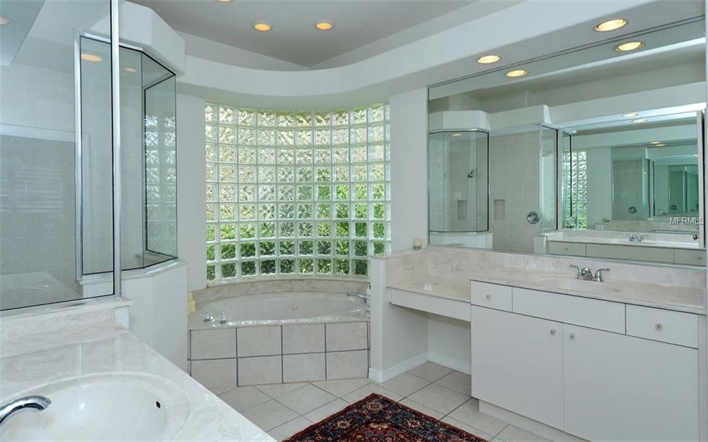 5591 SIESTA ESTATES COURT, SARASOTA, Florida 34242, 3 Bedrooms Bedrooms, 10 Rooms Rooms,2 BathroomsBathrooms,Residential,For sale,SIESTA ESTATES,A4209884