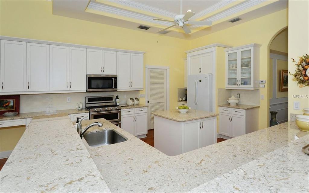 5591 SIESTA ESTATES COURT, SARASOTA, Florida 34242, 3 Bedrooms Bedrooms, 10 Rooms Rooms,2 BathroomsBathrooms,Residential,For sale,SIESTA ESTATES,A4209884