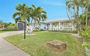 1011 MANDALAY AVENUE, CLEARWATER BEACH, Florida 33767, 4 Bedrooms Bedrooms, 3 Rooms Rooms,2 BathroomsBathrooms,Residential,For sale,MANDALAY,U7839285