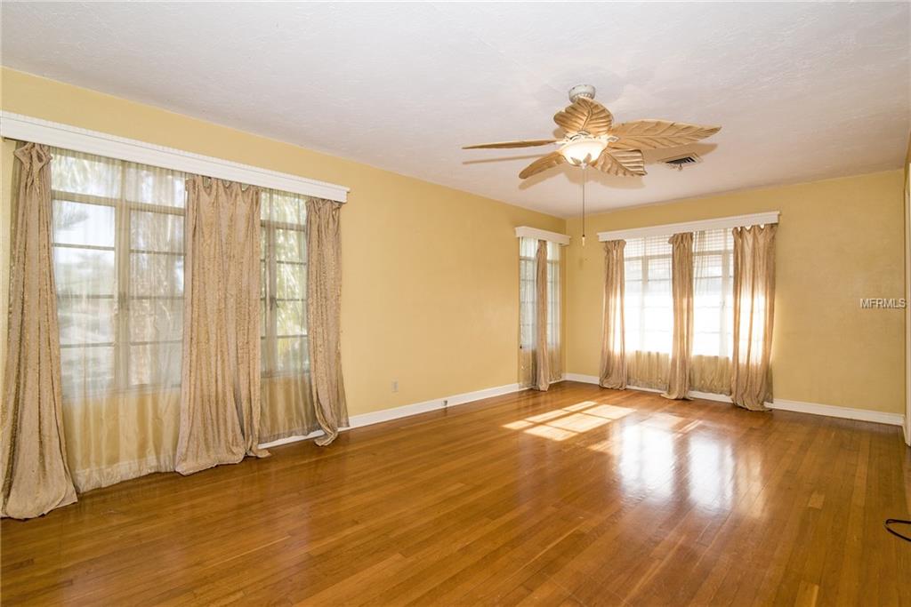 317 24TH STREET W, BRADENTON, Florida 34205, 3 Bedrooms Bedrooms, 6 Rooms Rooms,2 BathroomsBathrooms,Residential,For sale,24TH,U7846132