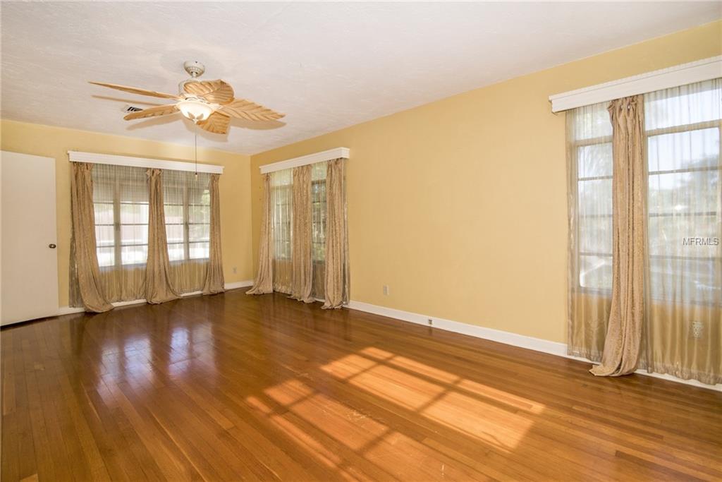 317 24TH STREET W, BRADENTON, Florida 34205, 3 Bedrooms Bedrooms, 6 Rooms Rooms,2 BathroomsBathrooms,Residential,For sale,24TH,U7846132