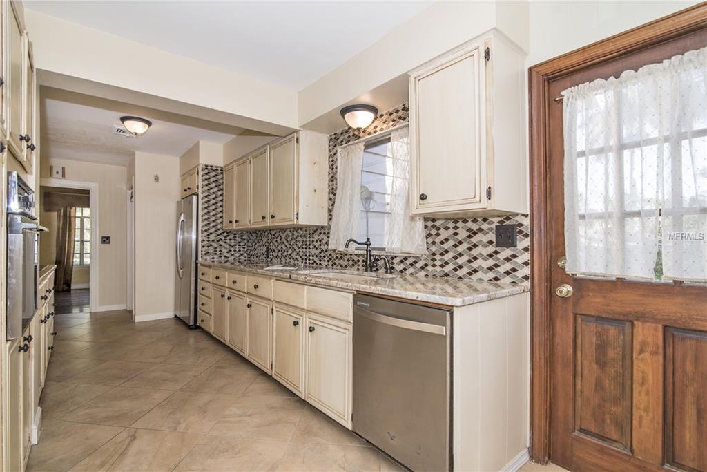 317 24TH STREET W, BRADENTON, Florida 34205, 3 Bedrooms Bedrooms, 6 Rooms Rooms,2 BathroomsBathrooms,Residential,For sale,24TH,U7846132