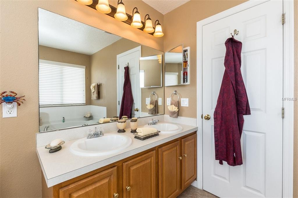 142 BAY LEAF LANE, DAVENPORT, Florida 33896, 5 Bedrooms Bedrooms, 8 Rooms Rooms,3 BathroomsBathrooms,Residential,For sale,BAY LEAF,O5516966