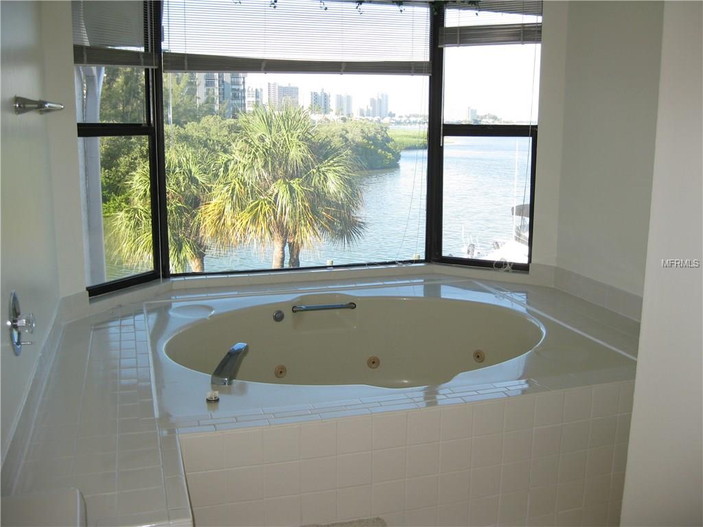 118 MARINA DEL REY COURT, CLEARWATER BEACH, Florida 33767, 2 Bedrooms Bedrooms, 4 Rooms Rooms,3 BathroomsBathrooms,Residential,For sale,MARINA DEL REY,U7837576