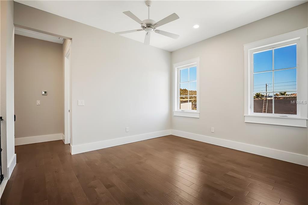 425 13TH AVENUE N, ST PETERSBURG, Florida 33704, 3 Bedrooms Bedrooms, 3 Rooms Rooms,2 BathroomsBathrooms,Residential,For sale,13TH,U7844715