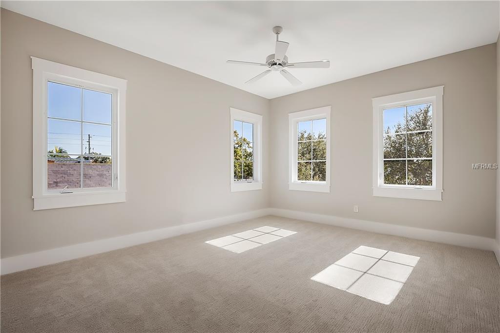 425 13TH AVENUE N, ST PETERSBURG, Florida 33704, 3 Bedrooms Bedrooms, 3 Rooms Rooms,2 BathroomsBathrooms,Residential,For sale,13TH,U7844715