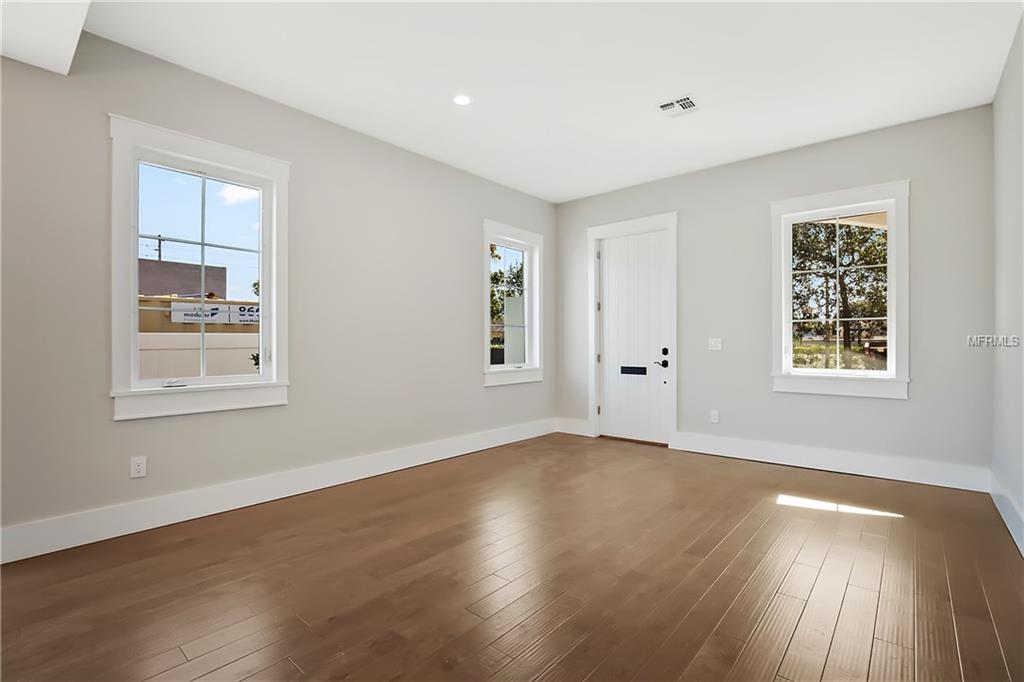 425 13TH AVENUE N, ST PETERSBURG, Florida 33704, 3 Bedrooms Bedrooms, 3 Rooms Rooms,2 BathroomsBathrooms,Residential,For sale,13TH,U7844715