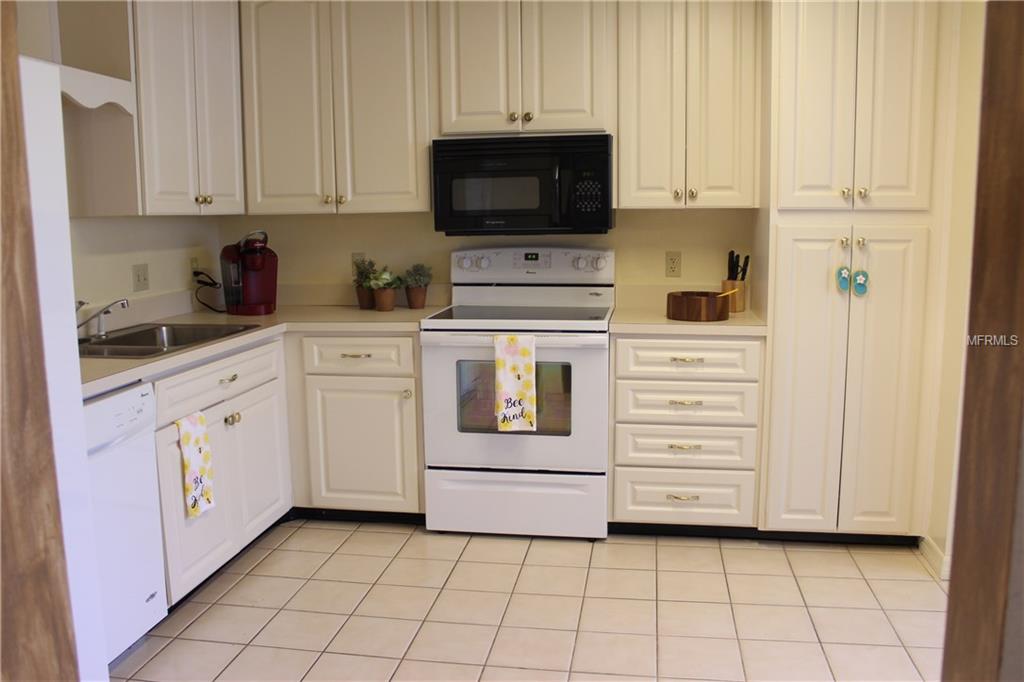 222 SHERWOOD DRIVE, BRADENTON, Florida 34210, 2 Bedrooms Bedrooms, 6 Rooms Rooms,2 BathroomsBathrooms,Residential,For sale,SHERWOOD,A4209422