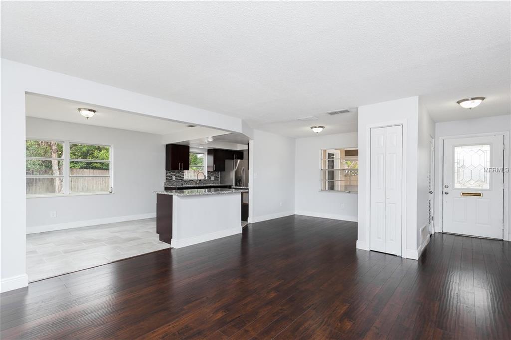 304 LOCHMOND DRIVE, FERN PARK, Florida 32730, 3 Bedrooms Bedrooms, 3 Rooms Rooms,2 BathroomsBathrooms,Residential,For sale,LOCHMOND,O5556125