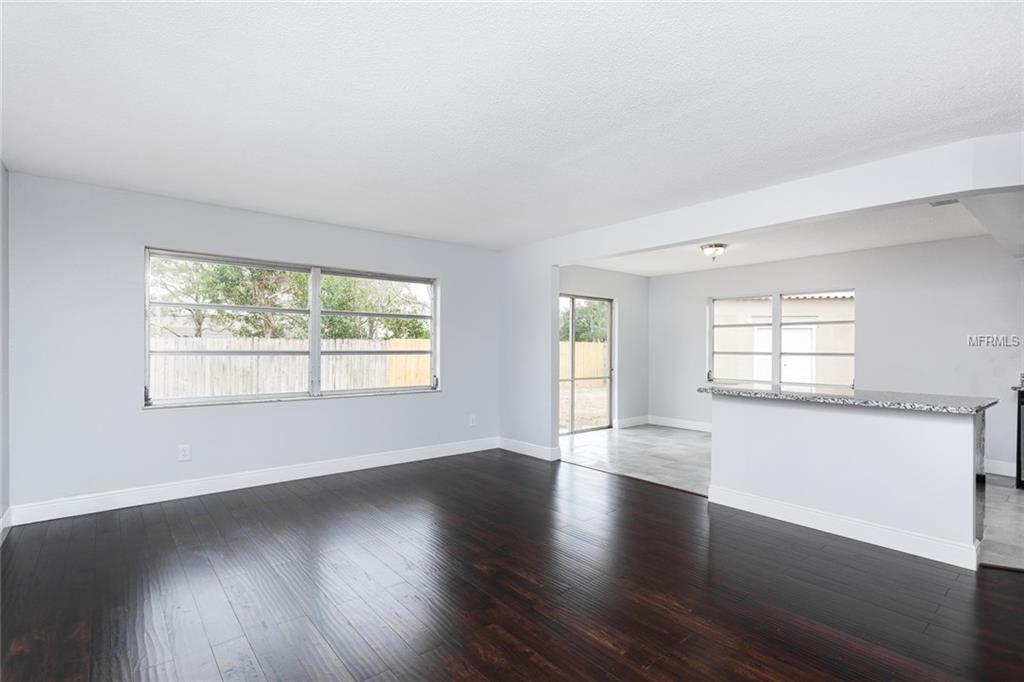 304 LOCHMOND DRIVE, FERN PARK, Florida 32730, 3 Bedrooms Bedrooms, 3 Rooms Rooms,2 BathroomsBathrooms,Residential,For sale,LOCHMOND,O5556125