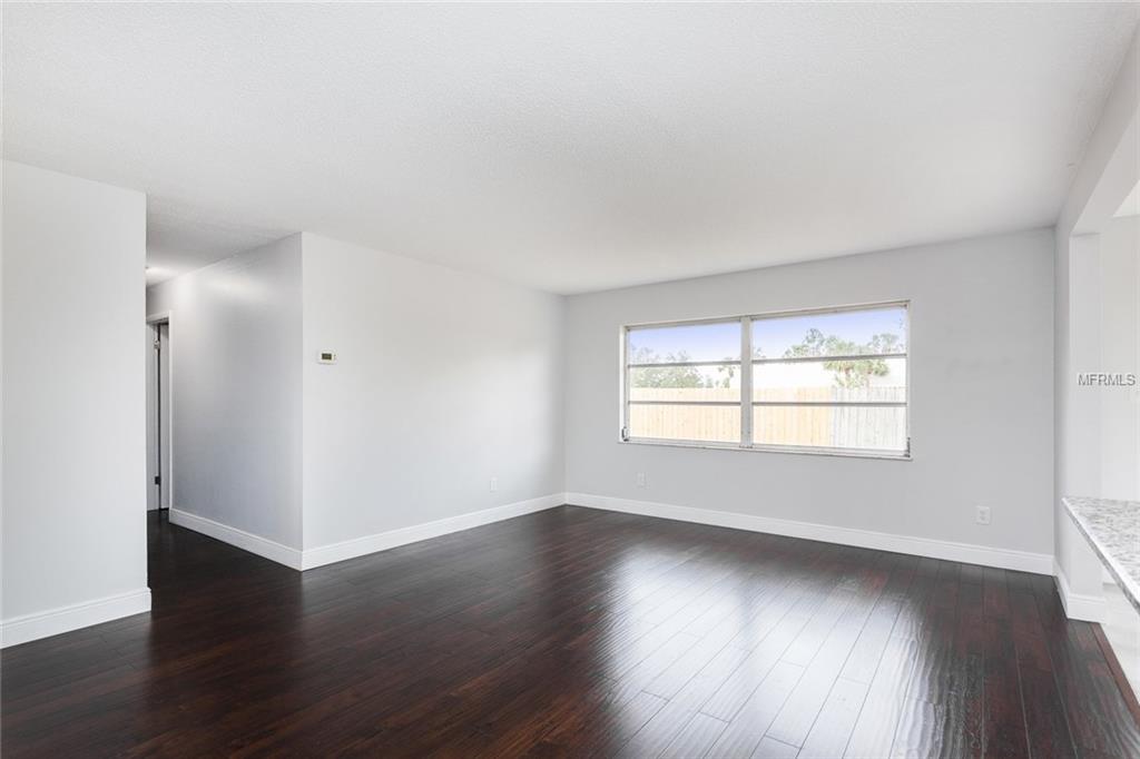 304 LOCHMOND DRIVE, FERN PARK, Florida 32730, 3 Bedrooms Bedrooms, 3 Rooms Rooms,2 BathroomsBathrooms,Residential,For sale,LOCHMOND,O5556125