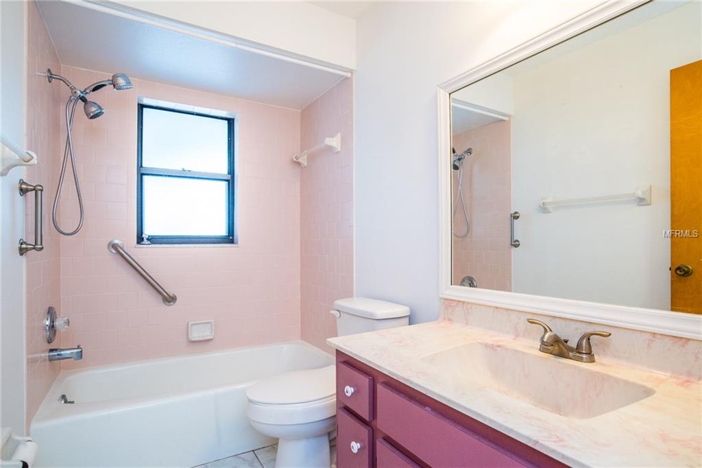 125 SHADY PINE LANE, NOKOMIS, Florida 34275, 3 Bedrooms Bedrooms, 8 Rooms Rooms,2 BathroomsBathrooms,Residential,For sale,SHADY PINE,A4208253