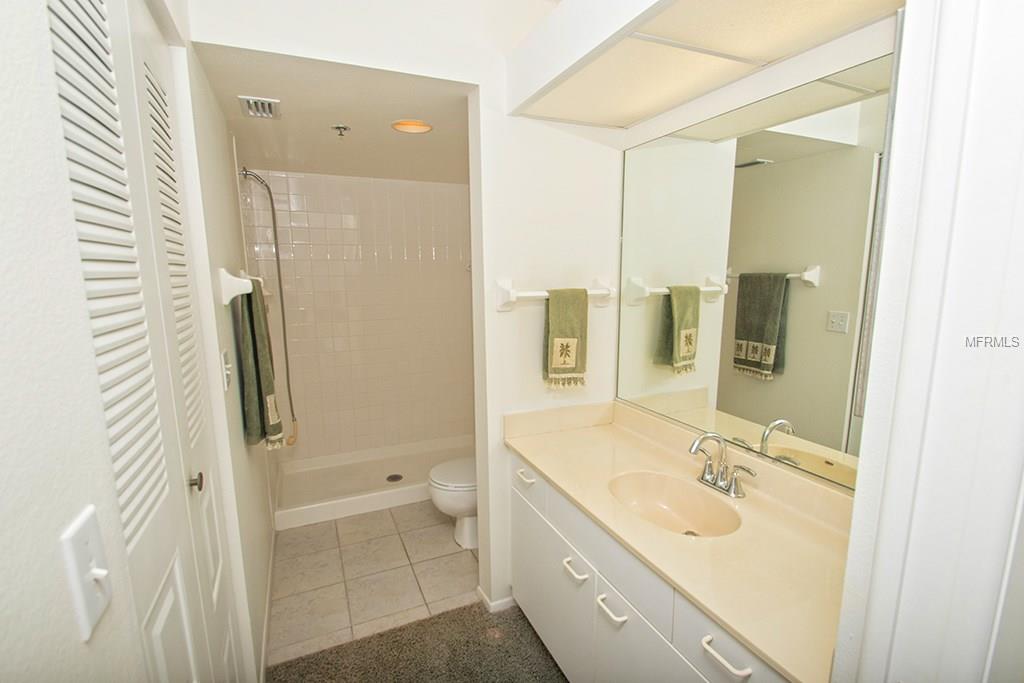 BRADENTON, Florida 34209, 2 Bedrooms Bedrooms, 5 Rooms Rooms,2 BathroomsBathrooms,Residential,For sale,A4188987