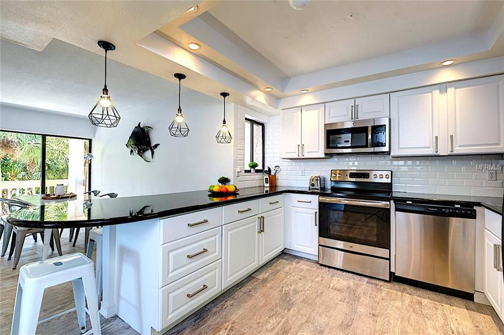 450 BEACH ROAD, SARASOTA, Florida 34242, 3 Bedrooms Bedrooms, 3 Rooms Rooms,2 BathroomsBathrooms,Residential,For sale,BEACH,A4206115