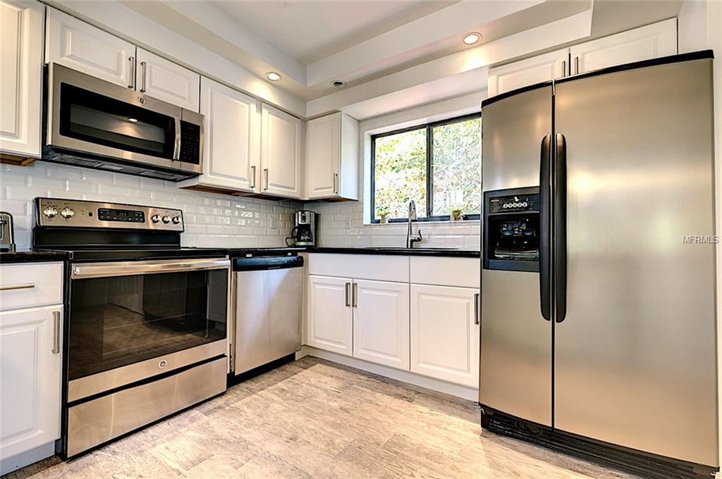 450 BEACH ROAD, SARASOTA, Florida 34242, 3 Bedrooms Bedrooms, 3 Rooms Rooms,2 BathroomsBathrooms,Residential,For sale,BEACH,A4206115