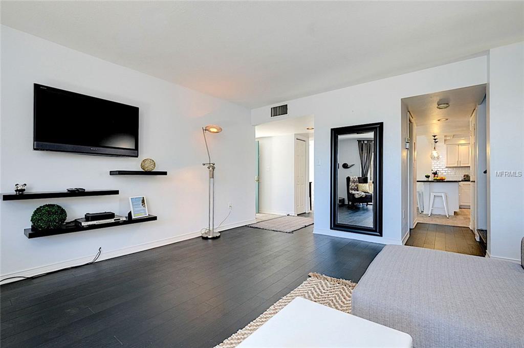 450 BEACH ROAD, SARASOTA, Florida 34242, 3 Bedrooms Bedrooms, 3 Rooms Rooms,2 BathroomsBathrooms,Residential,For sale,BEACH,A4206115