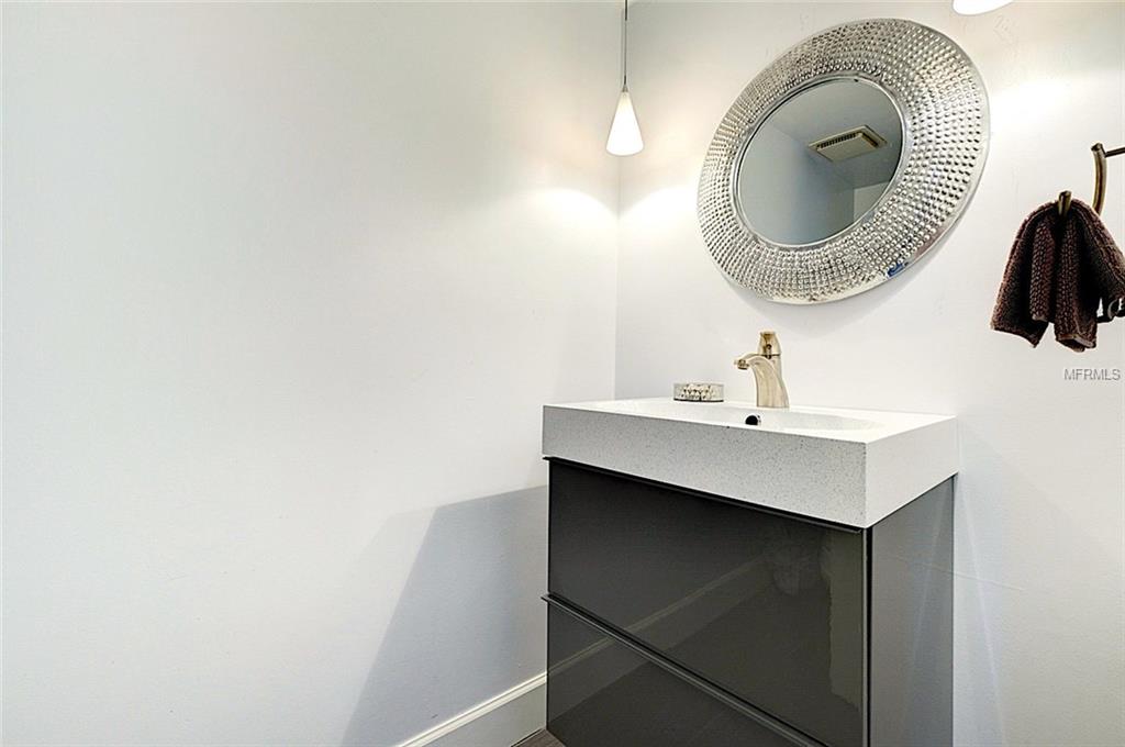 450 BEACH ROAD, SARASOTA, Florida 34242, 3 Bedrooms Bedrooms, 3 Rooms Rooms,2 BathroomsBathrooms,Residential,For sale,BEACH,A4206115