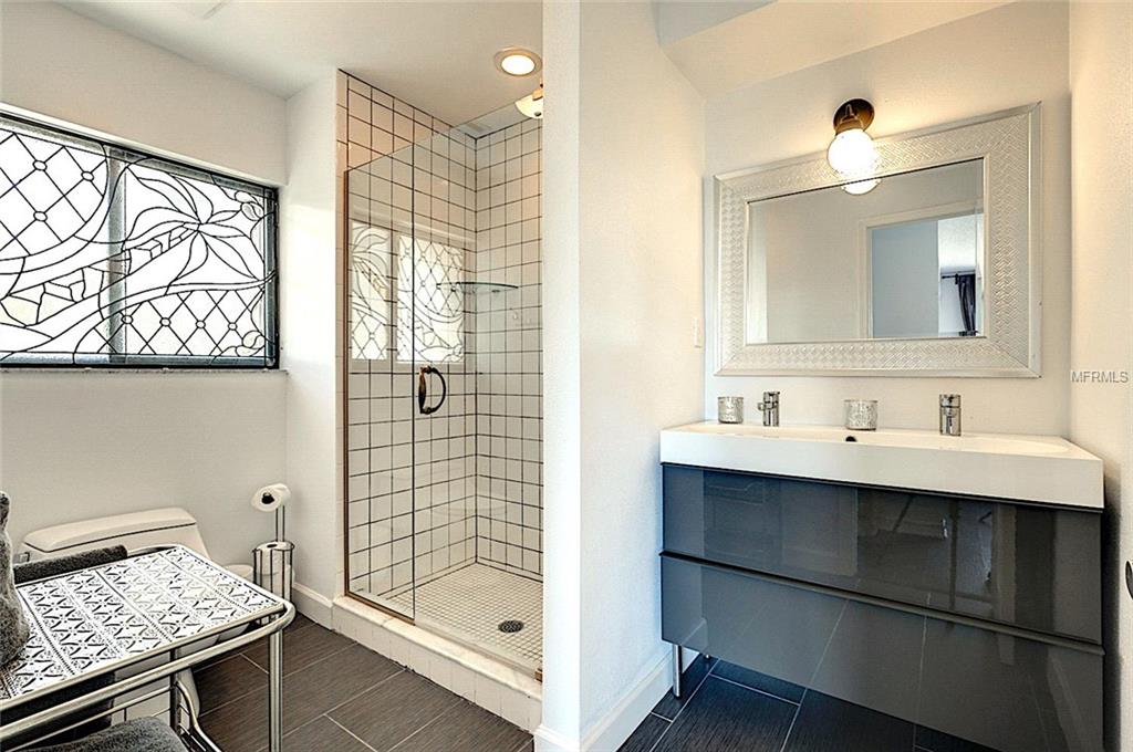 450 BEACH ROAD, SARASOTA, Florida 34242, 3 Bedrooms Bedrooms, 3 Rooms Rooms,2 BathroomsBathrooms,Residential,For sale,BEACH,A4206115