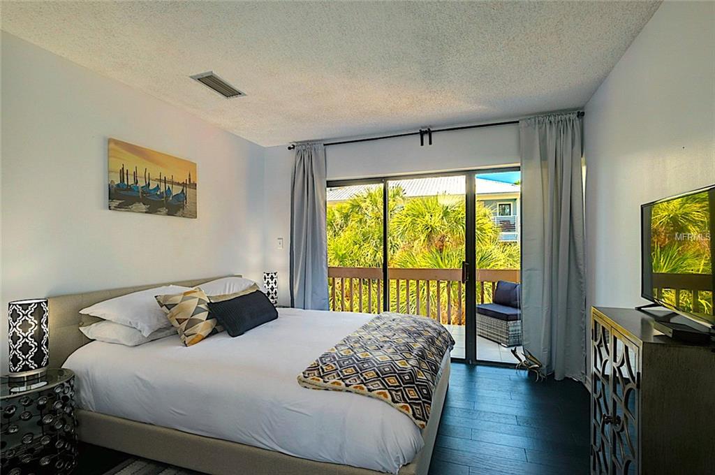 450 BEACH ROAD, SARASOTA, Florida 34242, 3 Bedrooms Bedrooms, 3 Rooms Rooms,2 BathroomsBathrooms,Residential,For sale,BEACH,A4206115