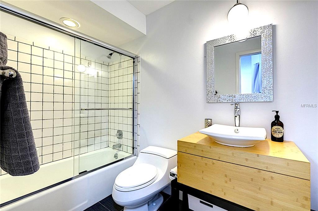 450 BEACH ROAD, SARASOTA, Florida 34242, 3 Bedrooms Bedrooms, 3 Rooms Rooms,2 BathroomsBathrooms,Residential,For sale,BEACH,A4206115