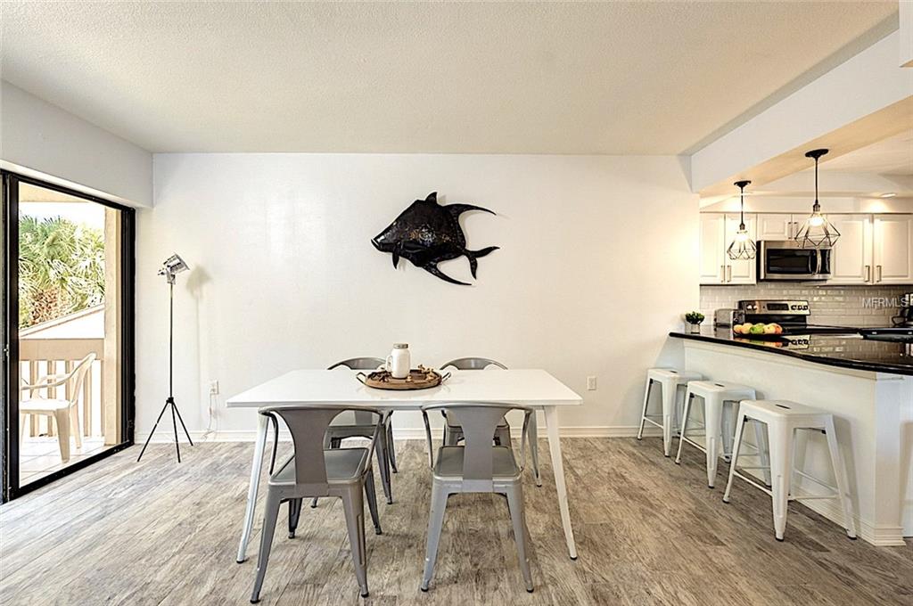 450 BEACH ROAD, SARASOTA, Florida 34242, 3 Bedrooms Bedrooms, 3 Rooms Rooms,2 BathroomsBathrooms,Residential,For sale,BEACH,A4206115