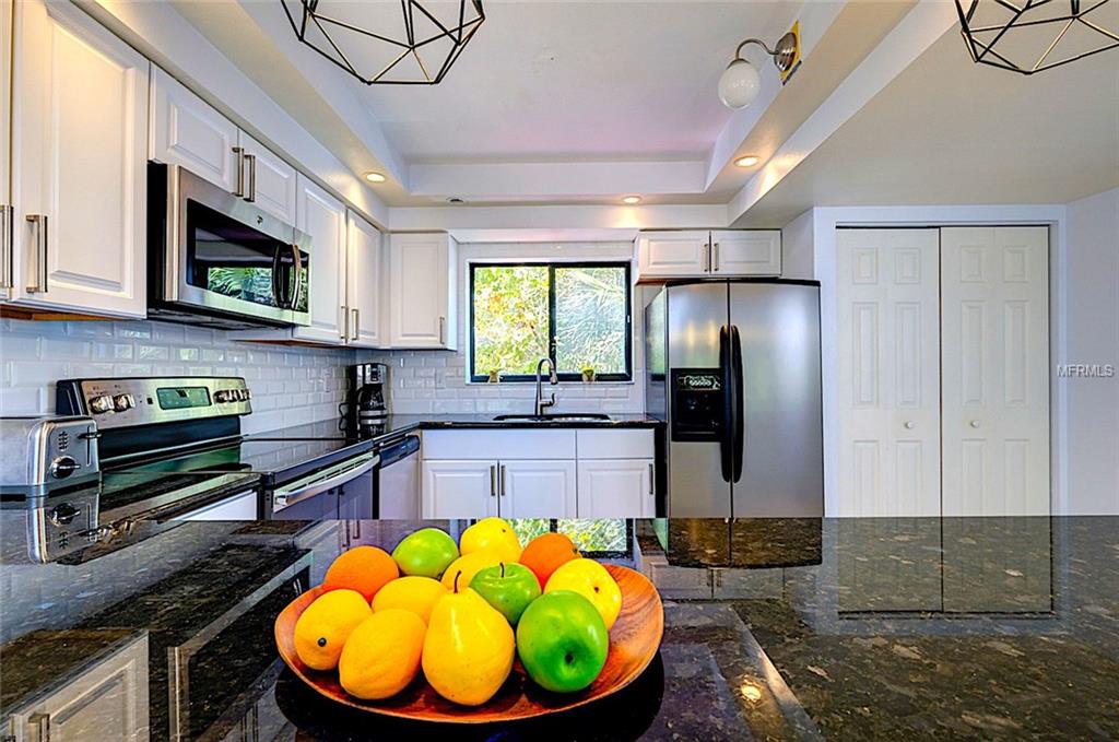 450 BEACH ROAD, SARASOTA, Florida 34242, 3 Bedrooms Bedrooms, 3 Rooms Rooms,2 BathroomsBathrooms,Residential,For sale,BEACH,A4206115