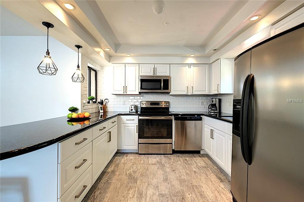 450 BEACH ROAD, SARASOTA, Florida 34242, 3 Bedrooms Bedrooms, 3 Rooms Rooms,2 BathroomsBathrooms,Residential,For sale,BEACH,A4206115