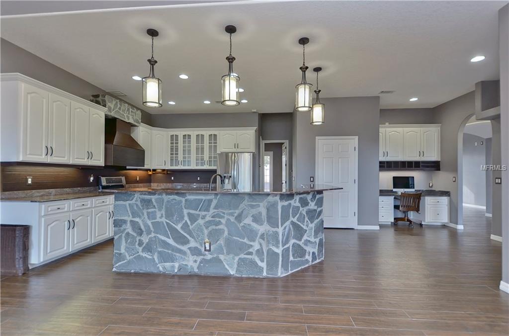 10710 ARROWHEAD LAKE COURT, THONOTOSASSA, Florida 33592, 4 Bedrooms Bedrooms, 6 Rooms Rooms,3 BathroomsBathrooms,Residential,For sale,ARROWHEAD LAKE,A4206701