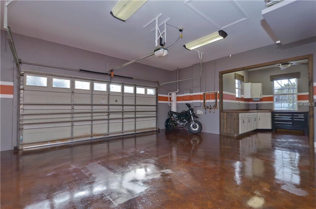 10710 ARROWHEAD LAKE COURT, THONOTOSASSA, Florida 33592, 4 Bedrooms Bedrooms, 6 Rooms Rooms,3 BathroomsBathrooms,Residential,For sale,ARROWHEAD LAKE,A4206701