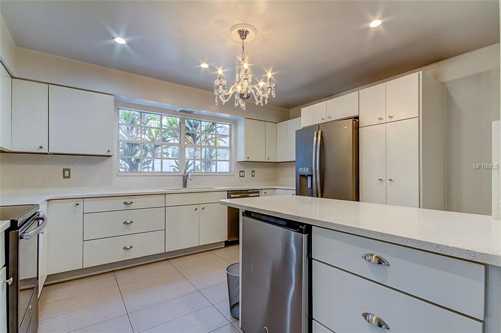 2914 W BAYSHORE COURT, TAMPA, Florida 33611, 3 Bedrooms Bedrooms, 7 Rooms Rooms,3 BathroomsBathrooms,Residential,For sale,BAYSHORE,T2925637