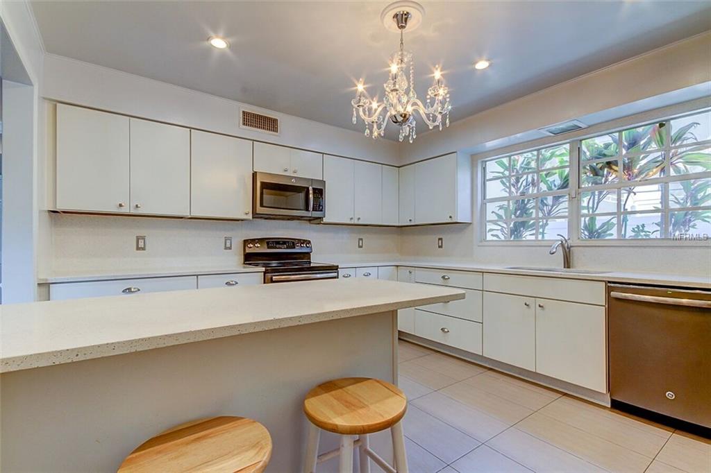 2914 W BAYSHORE COURT, TAMPA, Florida 33611, 3 Bedrooms Bedrooms, 7 Rooms Rooms,3 BathroomsBathrooms,Residential,For sale,BAYSHORE,T2925637