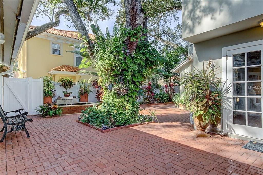 2914 W BAYSHORE COURT, TAMPA, Florida 33611, 3 Bedrooms Bedrooms, 7 Rooms Rooms,3 BathroomsBathrooms,Residential,For sale,BAYSHORE,T2925637