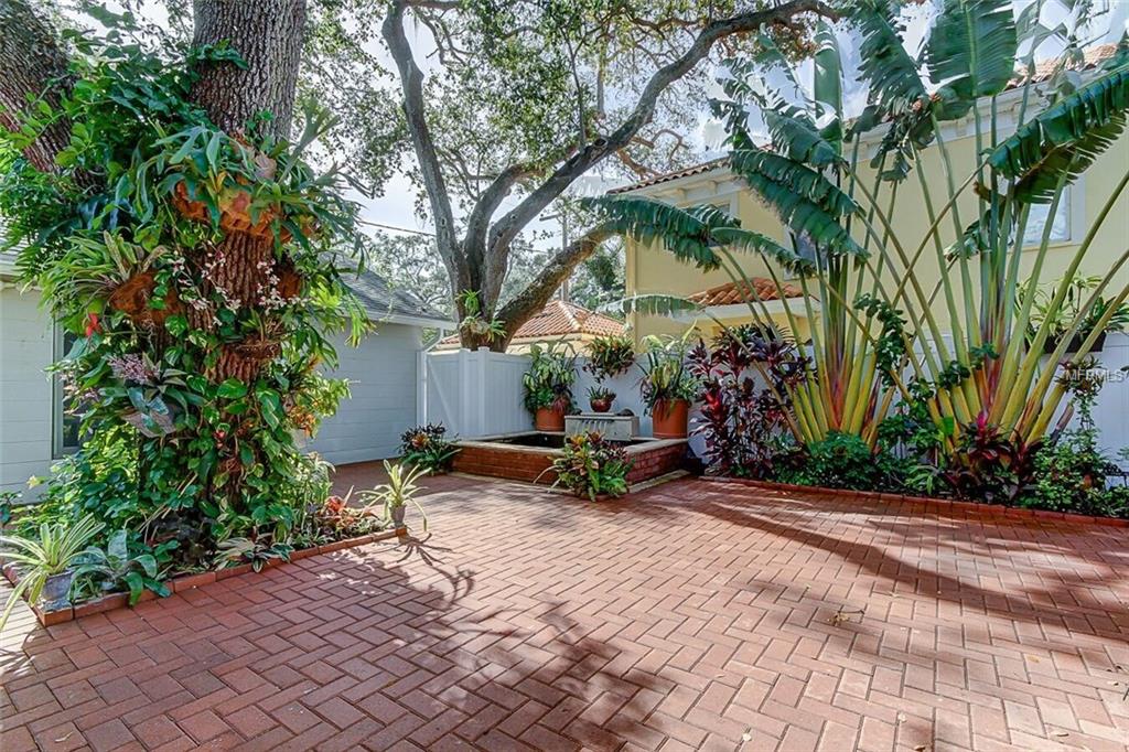 2914 W BAYSHORE COURT, TAMPA, Florida 33611, 3 Bedrooms Bedrooms, 7 Rooms Rooms,3 BathroomsBathrooms,Residential,For sale,BAYSHORE,T2925637