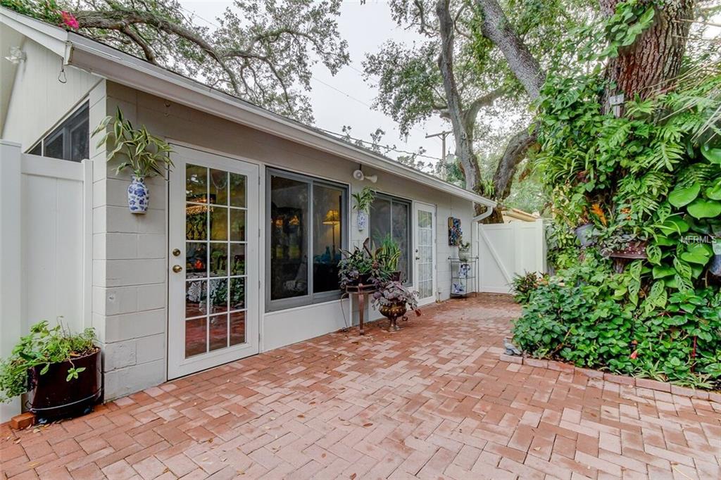 2914 W BAYSHORE COURT, TAMPA, Florida 33611, 3 Bedrooms Bedrooms, 7 Rooms Rooms,3 BathroomsBathrooms,Residential,For sale,BAYSHORE,T2925637